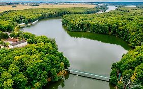 Przystań Korońa nad jeziorem Raduń